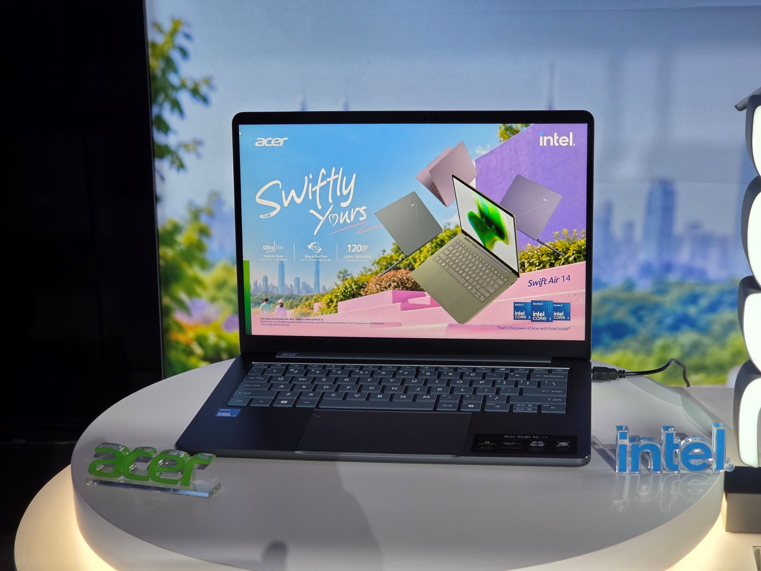 Acer Swift Air 14: Laptop 1.19kg Dengan Bateri 19 Jam