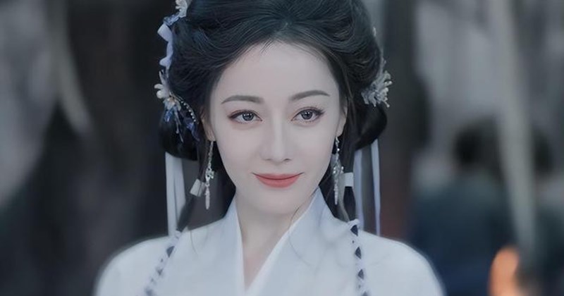 Từ người mẫu đến đại sứ Dior: hành trình thời trang của Địch Lệ Nhiệt Ba
