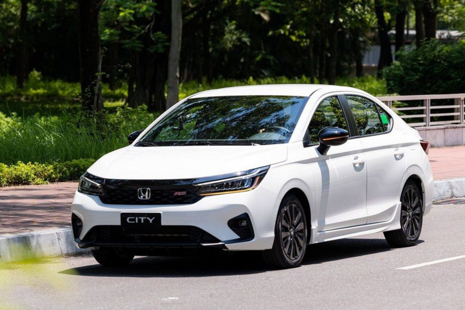 Lãi suất vay ô tô gần 20%: Cách tính chi phí mua xe trả góp
