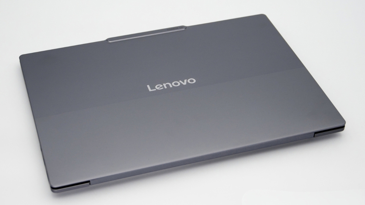 ThinkPad X1 Carbon Gen 14 Aura Edition vs ThinkBook 14x: Chọn laptop doanh nhân nào?