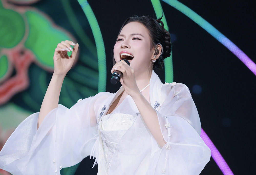 Liveshow 1 Sao Mai: Giọng ca ấn tượng và hai tấm vé bị mất