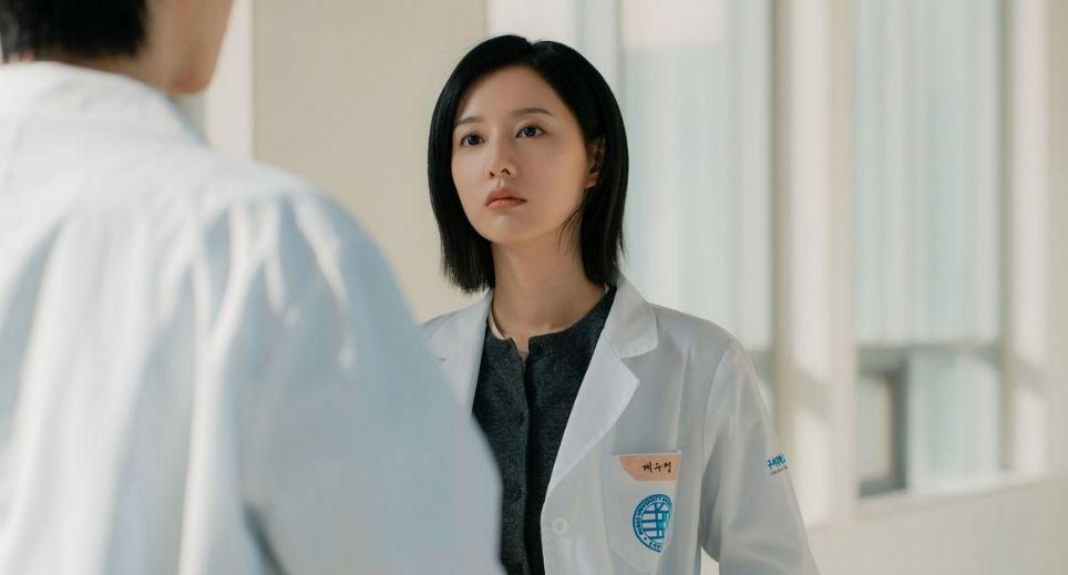Kim Ji-won trở lại với ‘Doctor X’: cú rẽ noir táo bạo