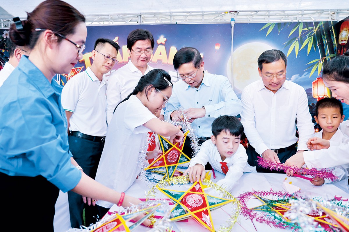 Phòng STEM vùng biên: Cơ hội đổi đời cho học sinh xa xôi