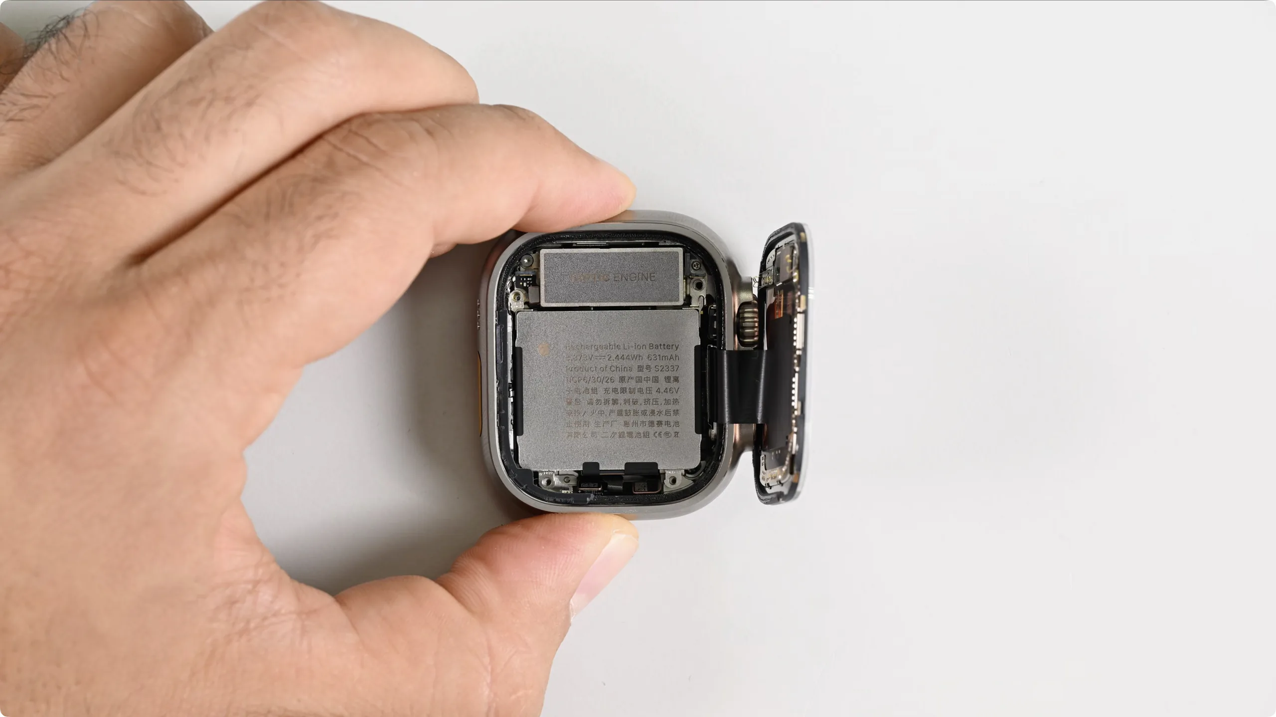 Apple Watch Series 12 và Ultra 4 bị iFixit chấm điểm sửa chữa thấp