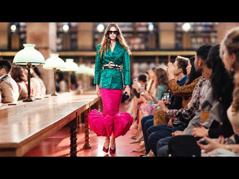 Alessandro Michele biến thư viện thành sân khấu maximalism của Valentino