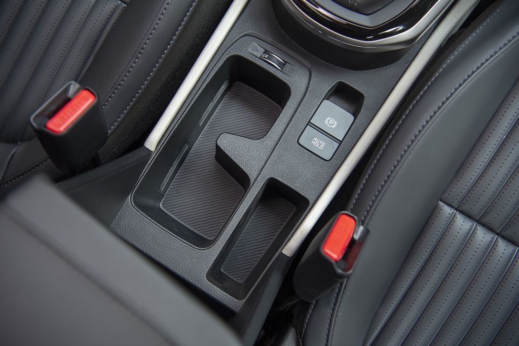 Kia Carens Clavis: nên chọn bản Deluxe hay Luxury?