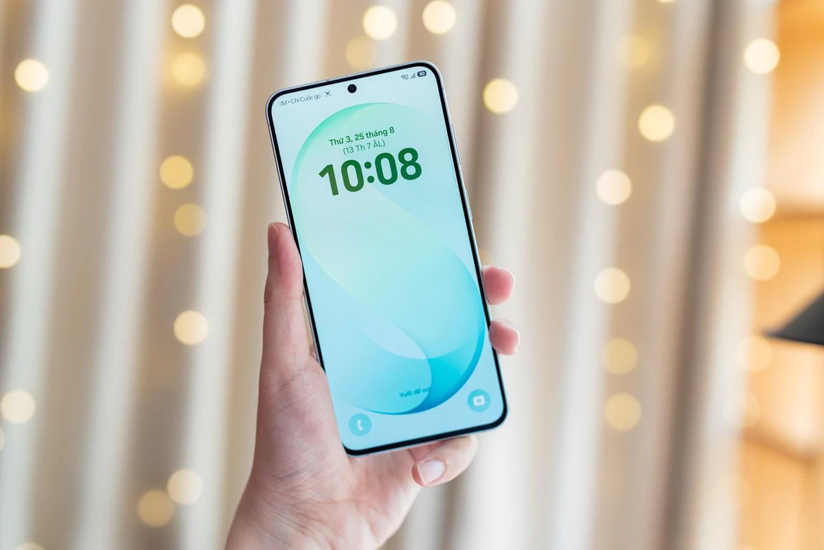 Galaxy S26 FE giá 20 triệu: phần mềm thắng cấu hình Trung Quốc?
