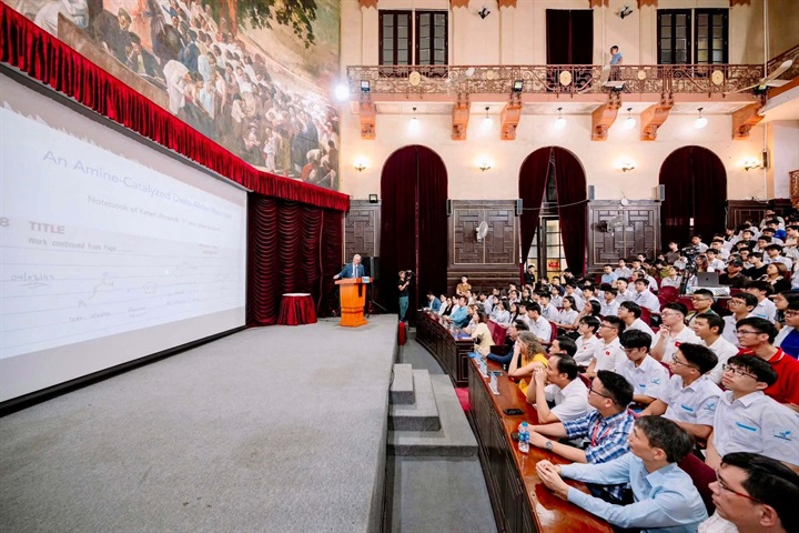 Từ 8.000 phân tử đến thuốc cứu sống: vai trò của khoa học tính toán