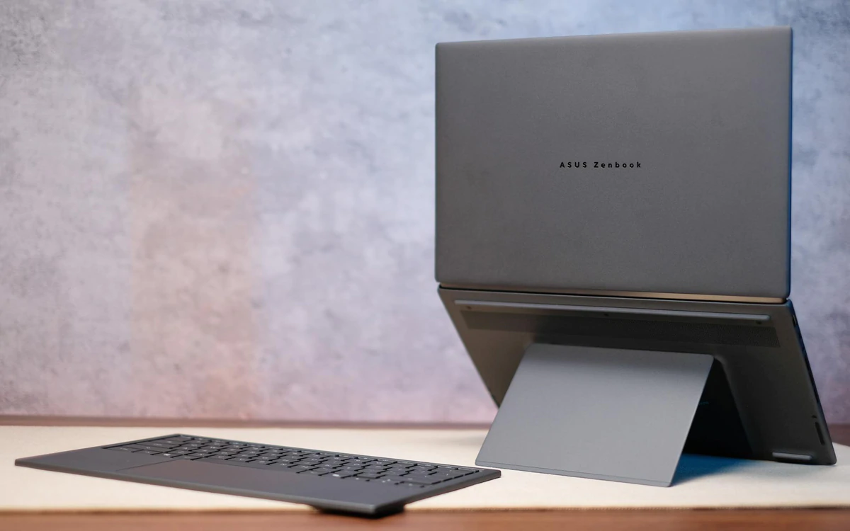 ASUS Zenbook DUO: laptop hai màn hình thay thế bàn làm việc cố định