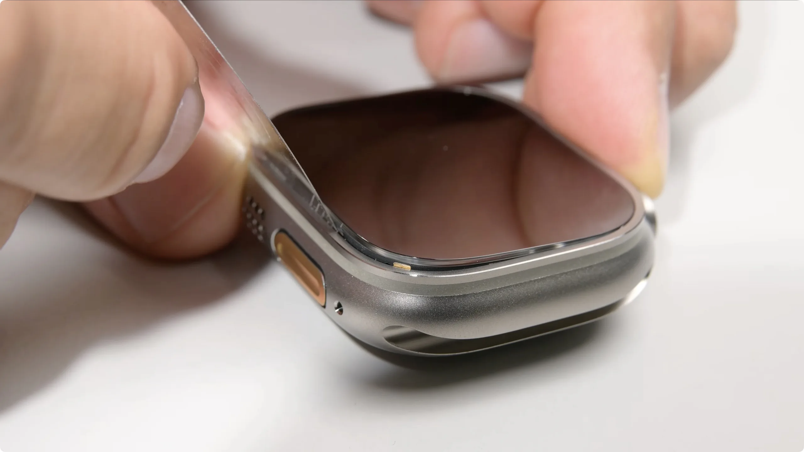 Apple Watch Series 12 và Ultra 4 bị iFixit chấm điểm sửa chữa thấp