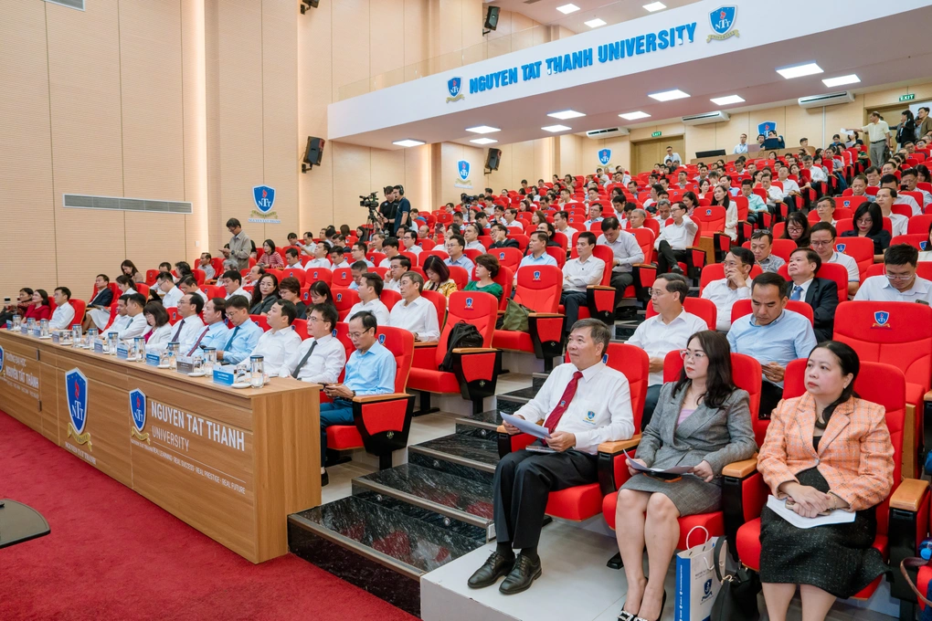 Khi bằng xuất sắc trở thành “hàng phổ thông”