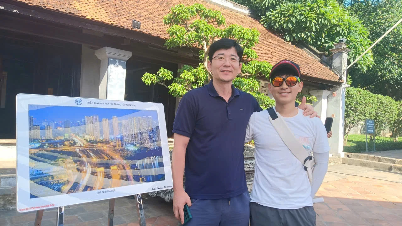 Triển lãm ảnh Hà Nội trong tôi: Thủ đô chuyển mình qua ống kính du khách