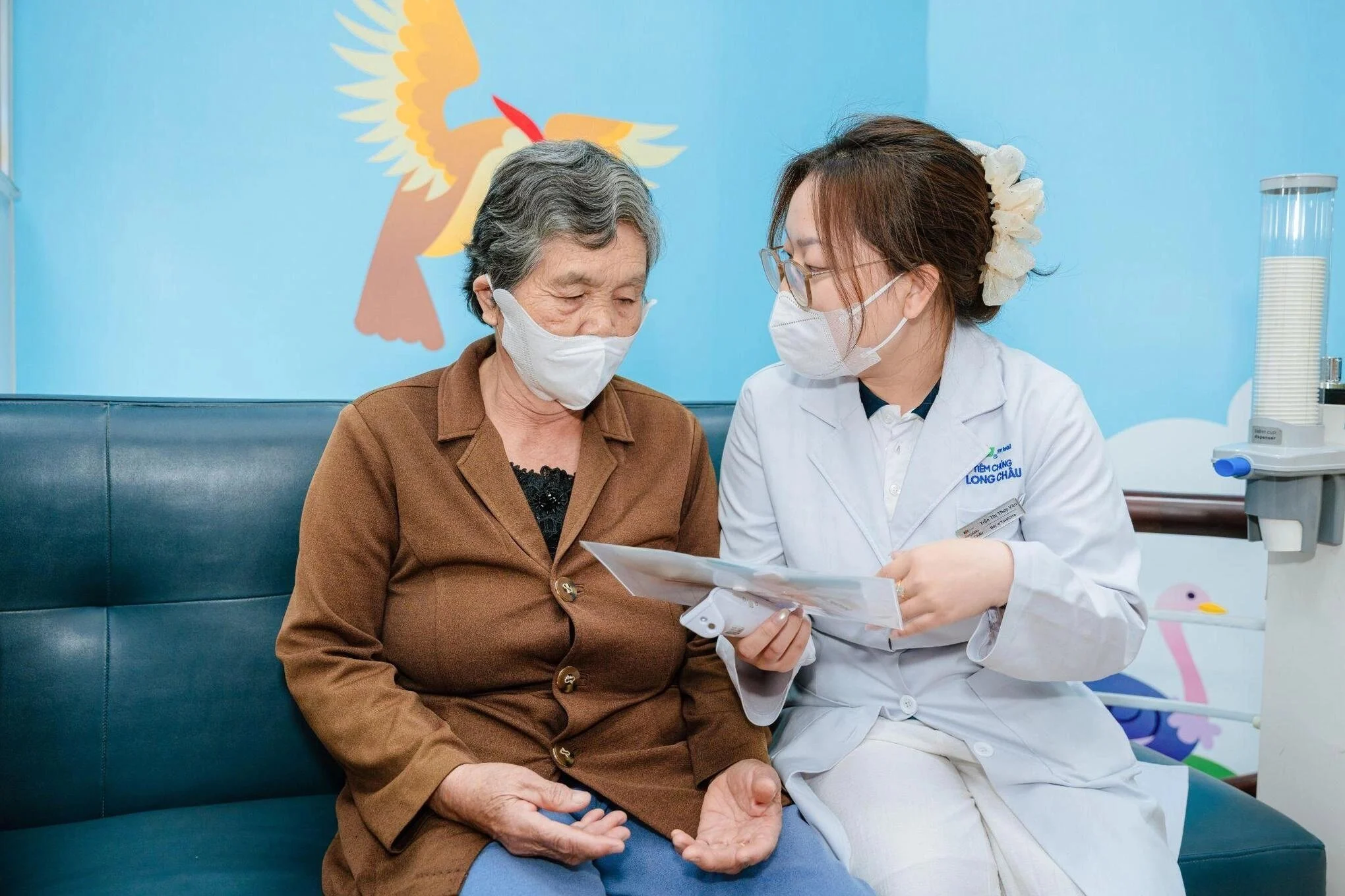 Tiêm chủng suốt vòng đời: tấm lá chắn cho người cao tuổi