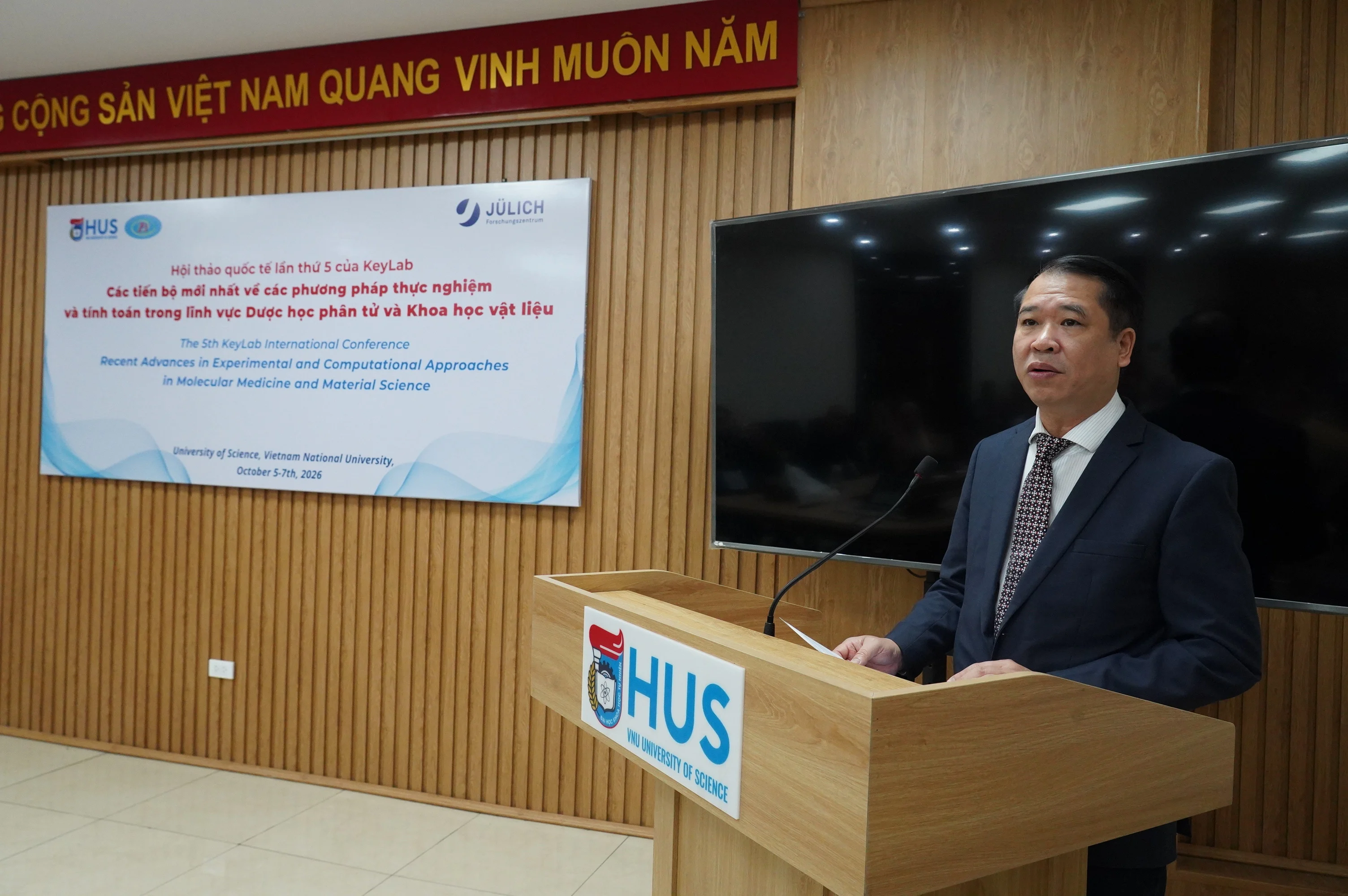 Từ phòng thí nghiệm đến thị trường: cú chuyển mình của khoa học hóa học Việt