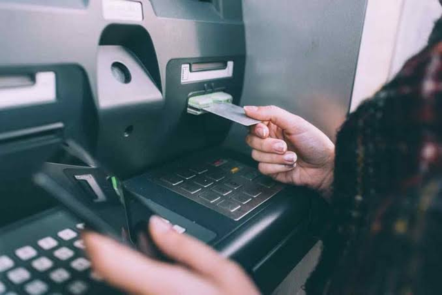 Nhặt được 3,3 tỷ trên ATM và chọn lương tâm