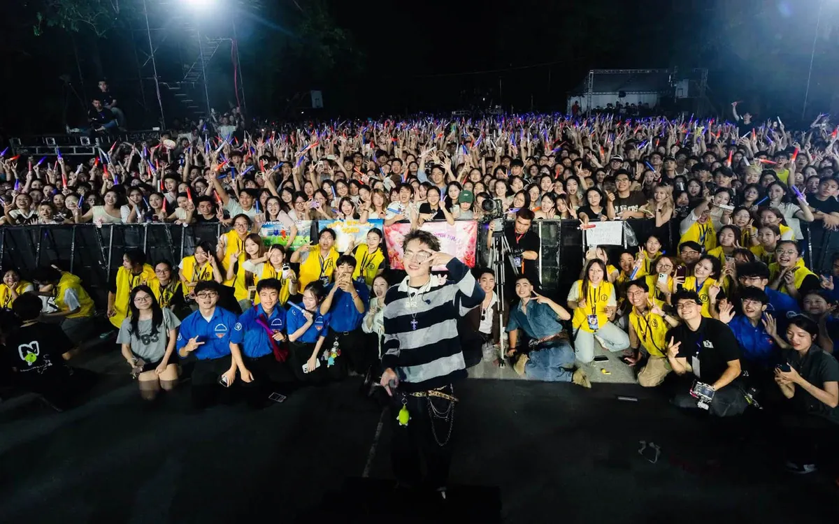 Những đêm nhạc sinh viên: khi sao pop bước vào campus