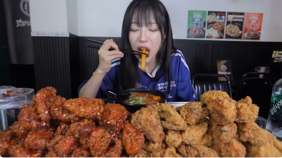 Trào lưu 'thánh ăn' mukbang sắp chết vì sức ép xã hội