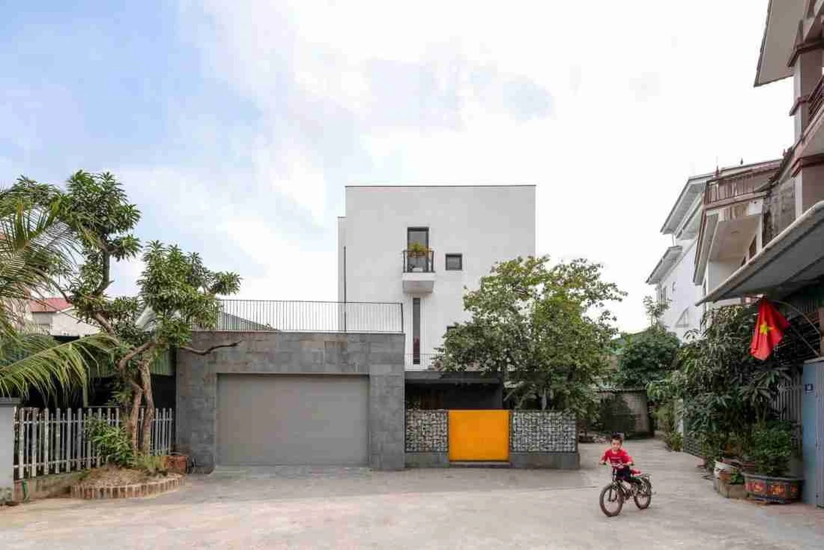 Trần nhựa đã lỗi thời: 3 kiểu trần thay thế giúp phòng khách hiện đại và sang trọng hơn