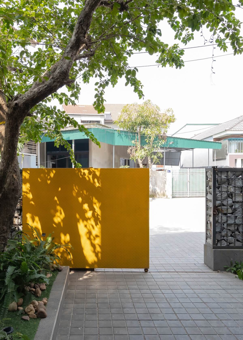 Trần nhựa đã lỗi thời: 3 kiểu trần thay thế giúp phòng khách hiện đại và sang trọng hơn