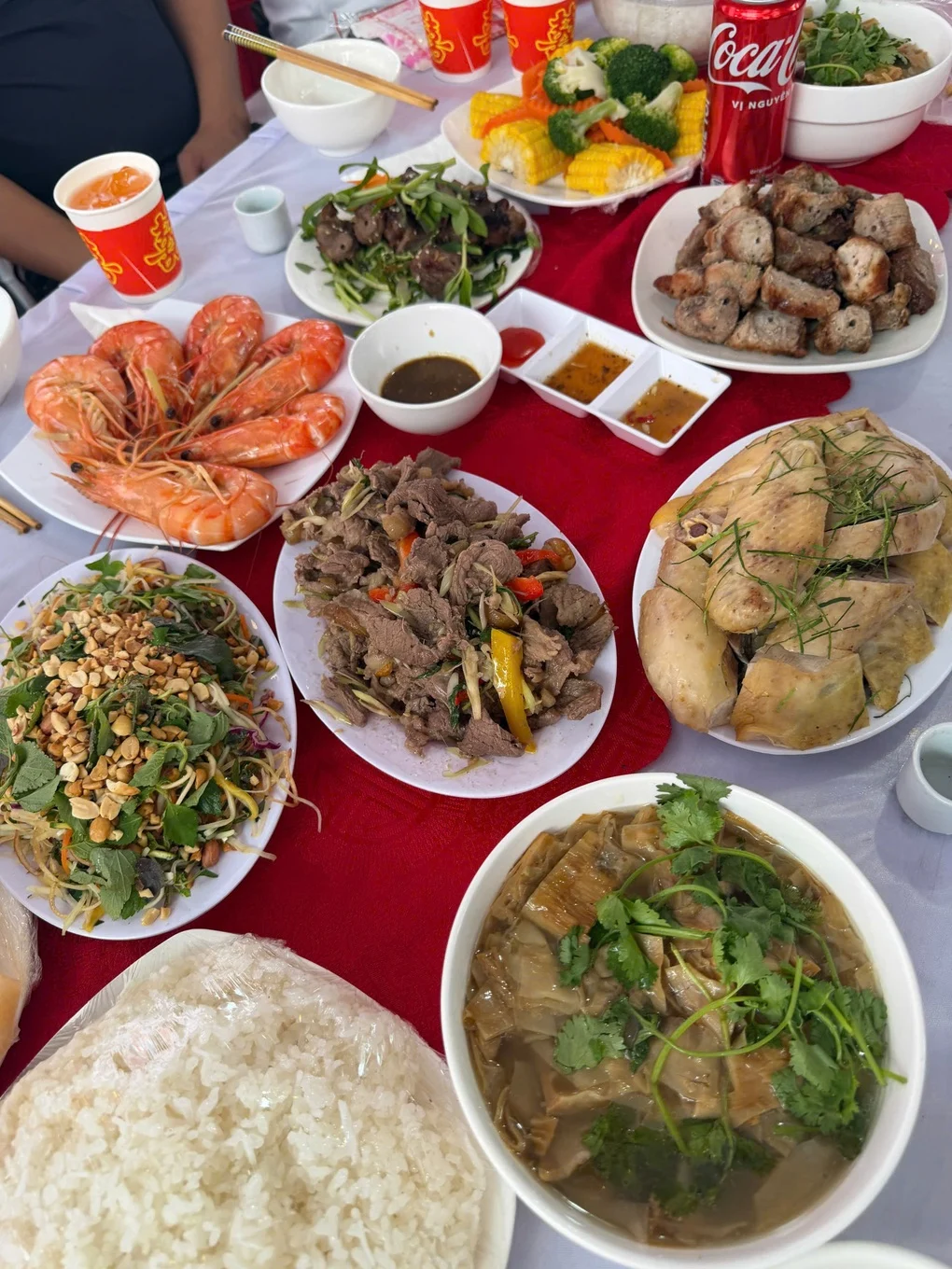 Những bếp ngoài trời phục vụ trăm người: khi nấu ăn tập thể thành nghệ thuật