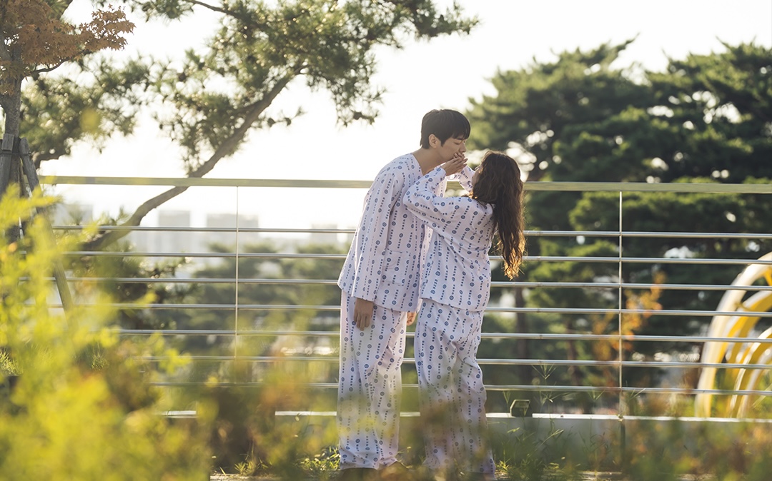 Hãy Sạc Pin Cho Anh: Khi Trái Tim Nhân Tạo Gặp Sức Mạnh Điện