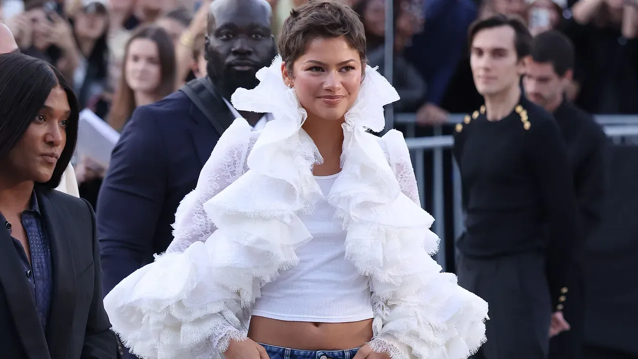 Lisa BLACKPINK và Zendaya tại Louis Vuitton: Hai cực thời trang cùng chiếm spotlight