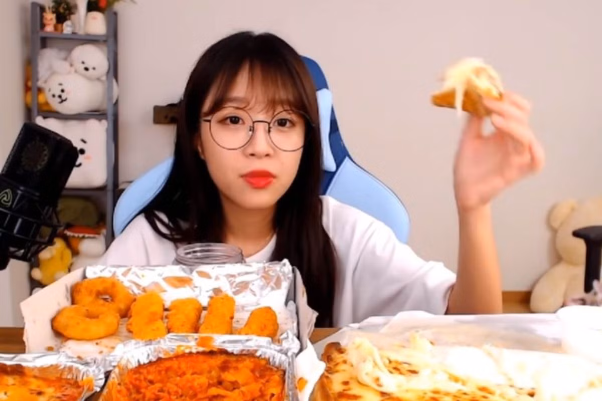 Trào lưu 'thánh ăn' mukbang sắp chết vì sức ép xã hội