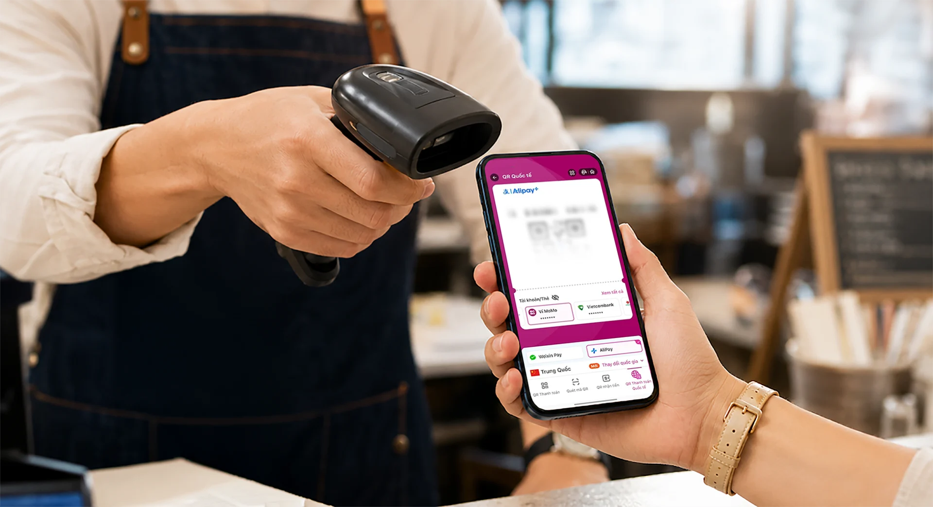 Thanh toán số và eSIM du lịch: Combo tiết kiệm cho mọi chuyến đi