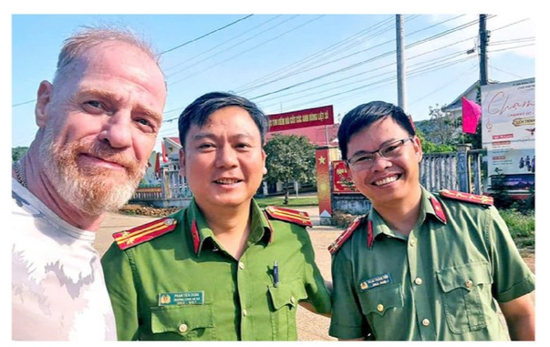 Du khách Anh lạc rừng Quảng Ngãi và điểm cộng mềm của công an Việt Nam