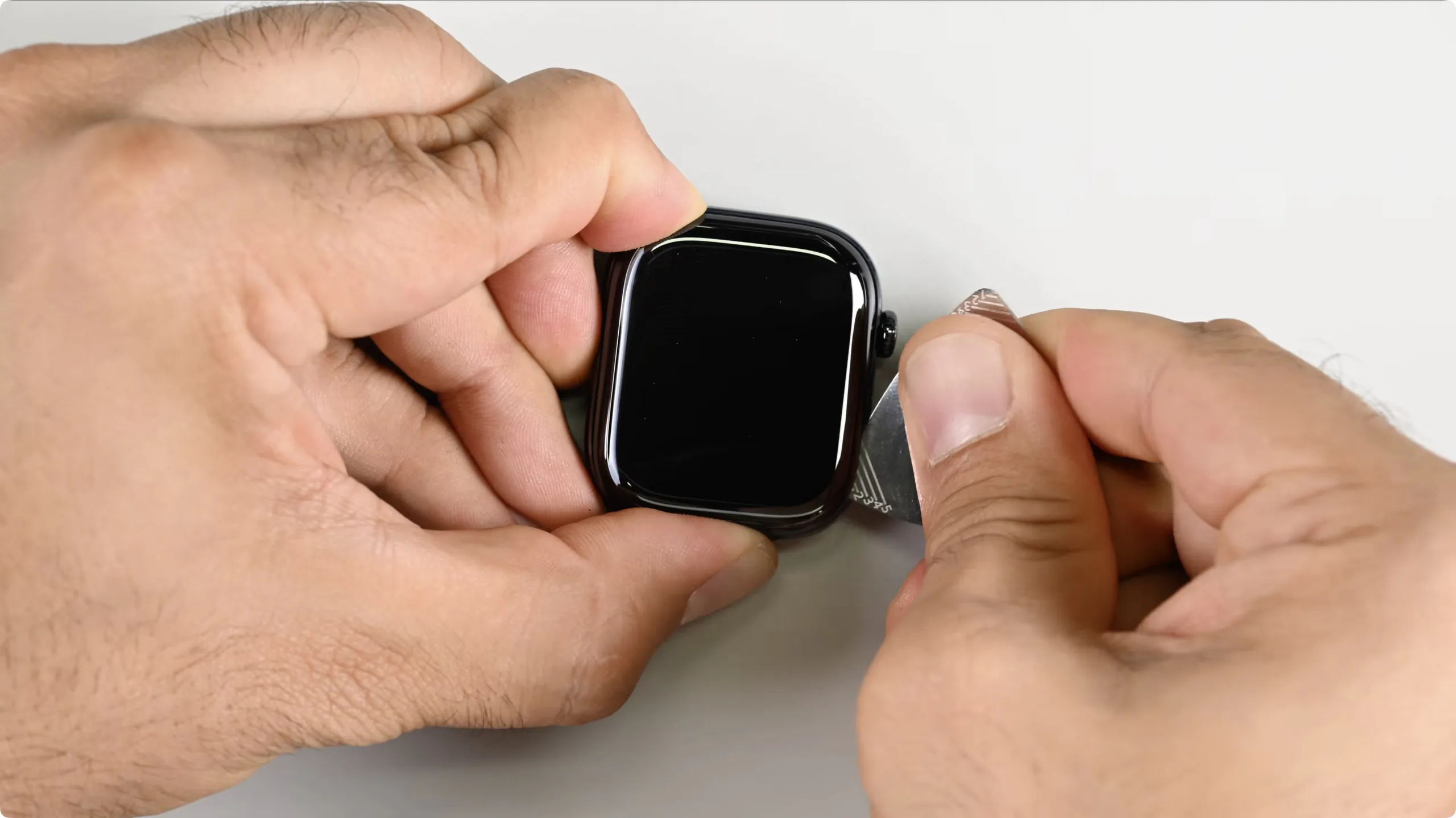 Apple Watch Series 12 và Ultra 4 tháo rời: điểm sửa chữa vẫn gây thất vọng