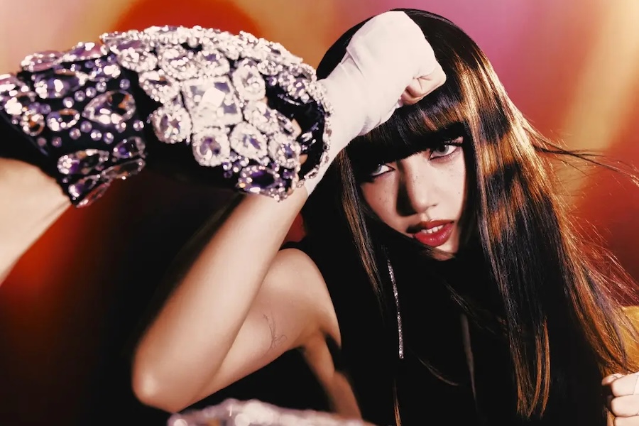 Lisa và Choi Ye-na: Khi Nghệ Sĩ K-pop Solo Chinh Phục Kỷ Lục Streaming