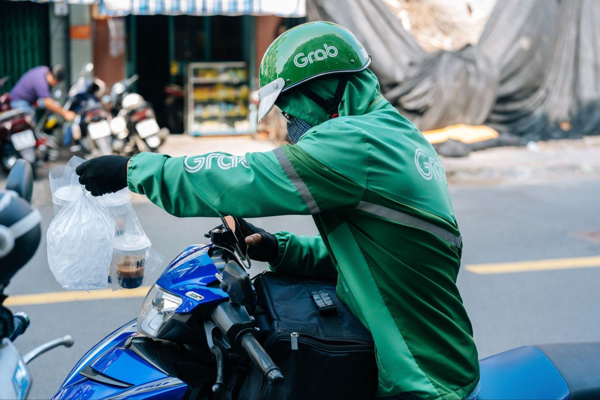Ủy nhiệm lập hóa đơn trên Grab: “trợ lý” mới cho chủ quán ăn online