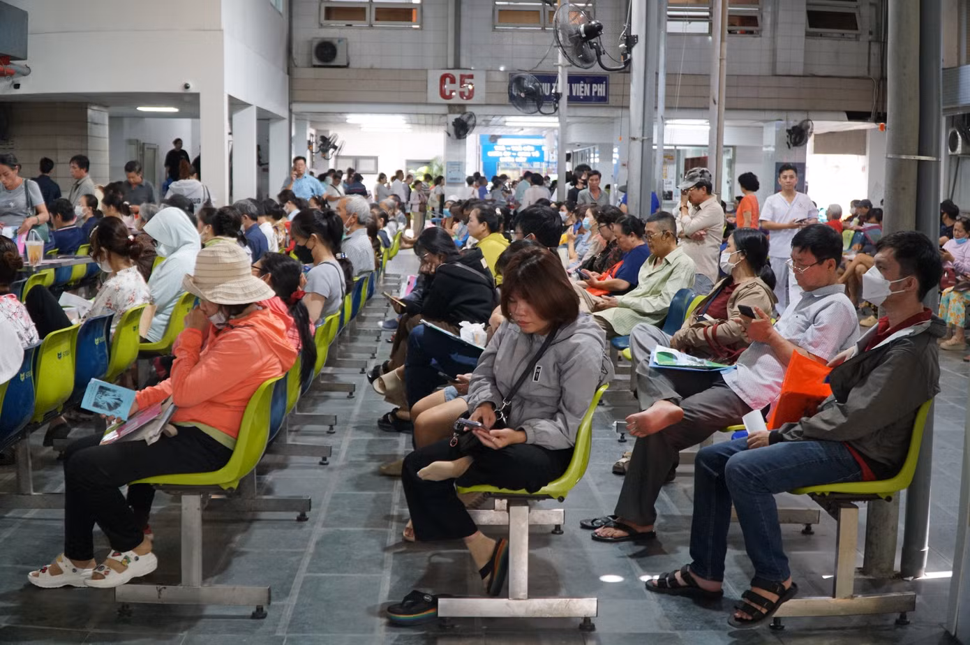 Tập thể dục sau mưa: Người cao tuổi đừng xem nhẹ rủi ro