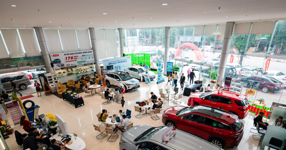 Toyota khuyến mãi lớn tháng 10 cho dòng xe hybrid