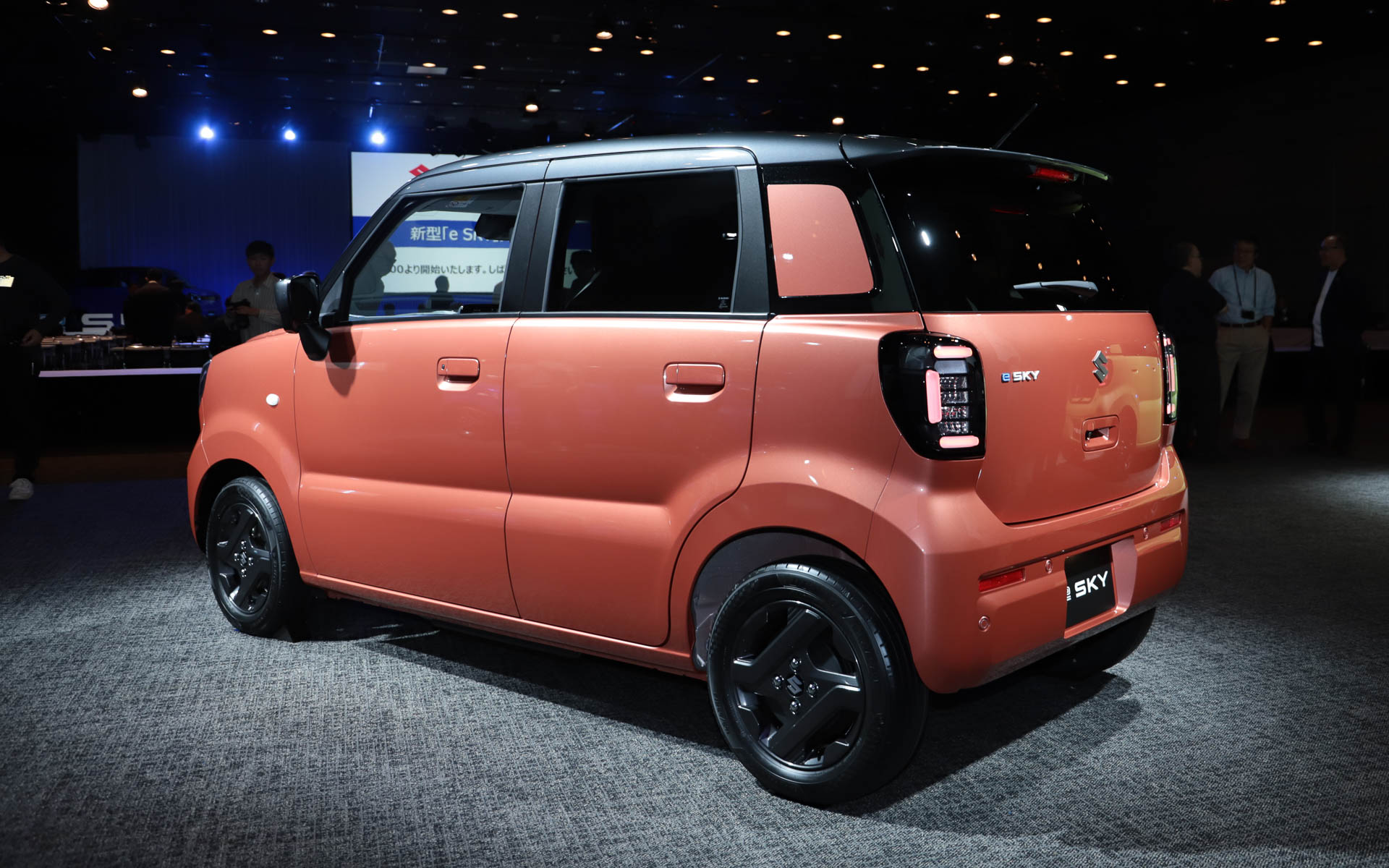 Suzuki e-Sky ra mắt: xe điện mini rẻ thách thức BYD Racco