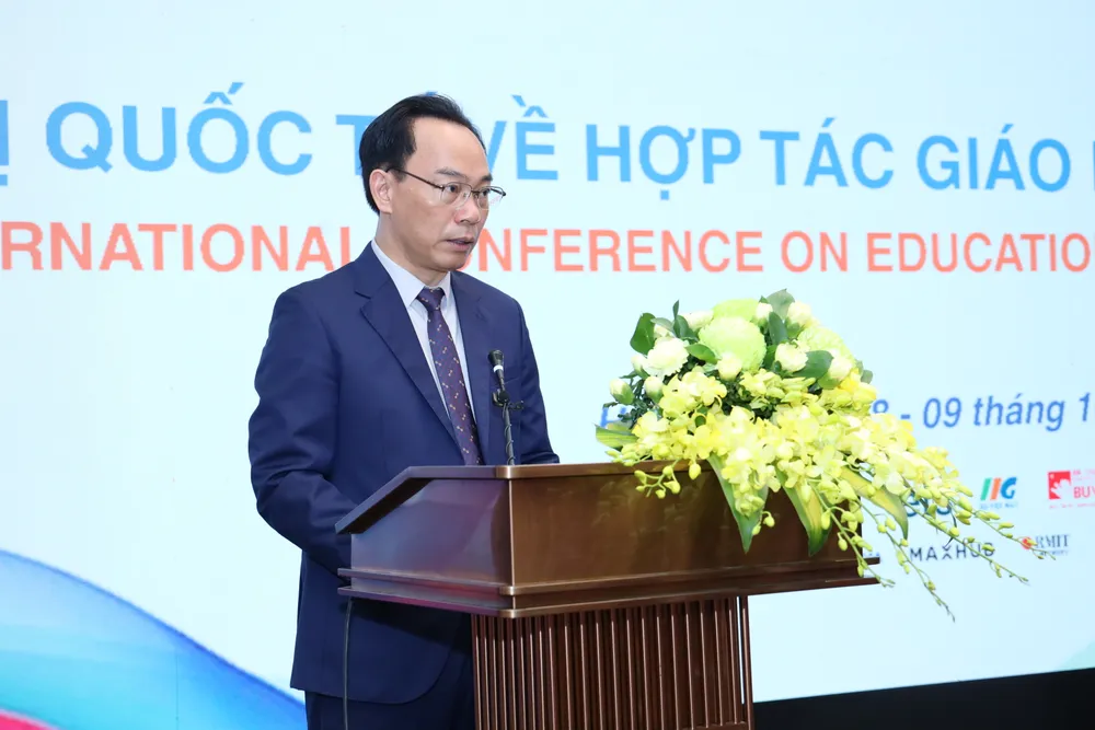 Bộ GD&ĐT công bố 4 ưu tiên giáo dục thời AI: Làm chủ công nghệ, không lệ thuộc