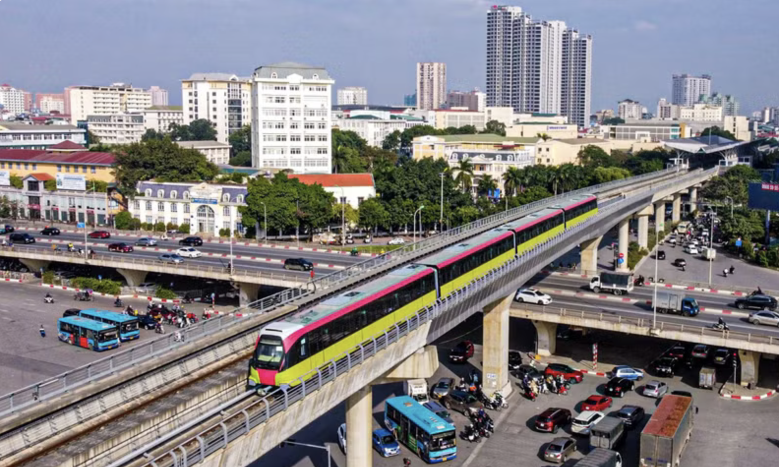 Hà Nội đẩy nhanh 5 tuyến metro: tham vọng và cái giá phải trả