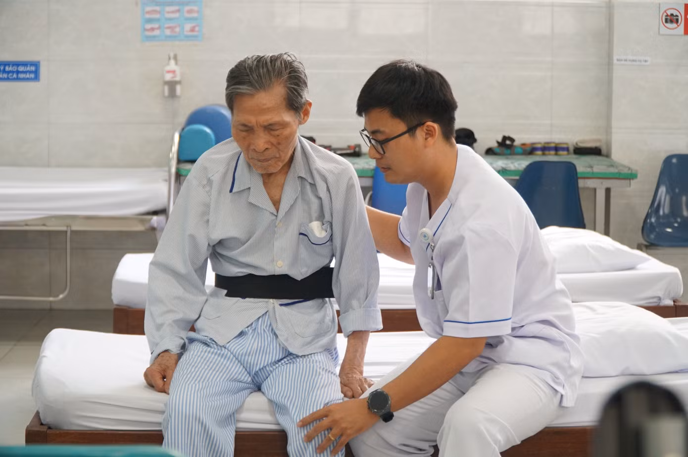 Tập thể dục sau mưa: Người cao tuổi đừng xem nhẹ rủi ro