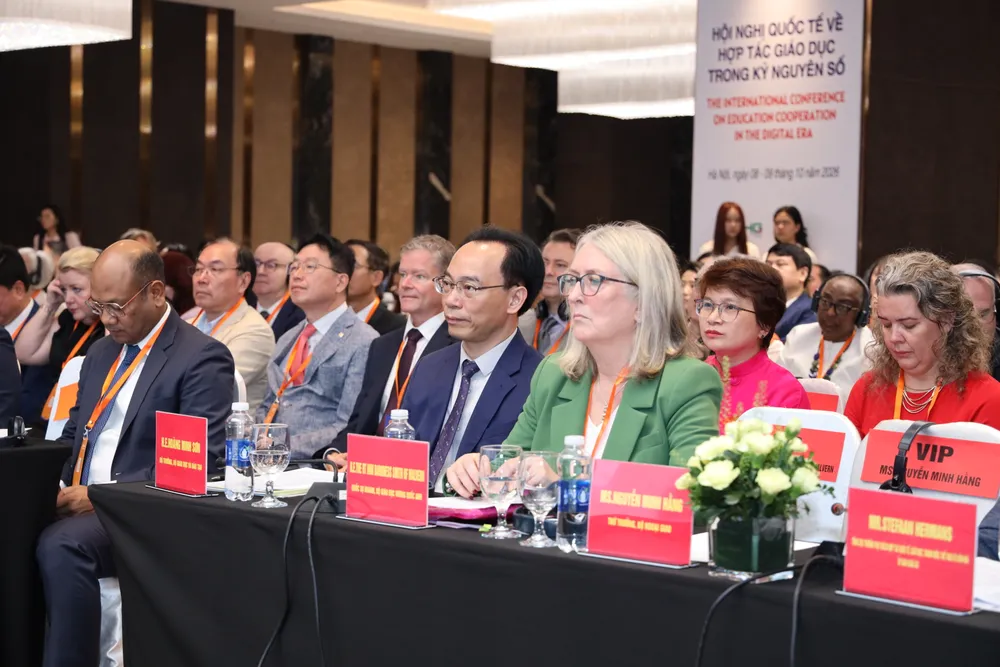 Bộ GD&ĐT công bố 4 ưu tiên giáo dục thời AI: Làm chủ công nghệ, không lệ thuộc