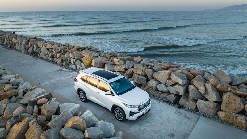 Toyota khuyến mãi lớn tháng 10 cho dòng xe hybrid