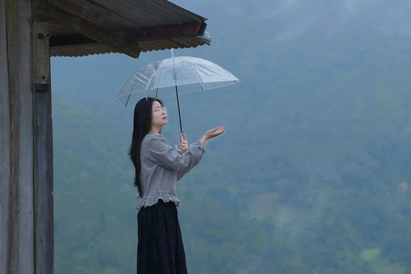 Du lịch mùa mưa: bí kíp săn giá phòng rẻ và trải nghiệm hay ho