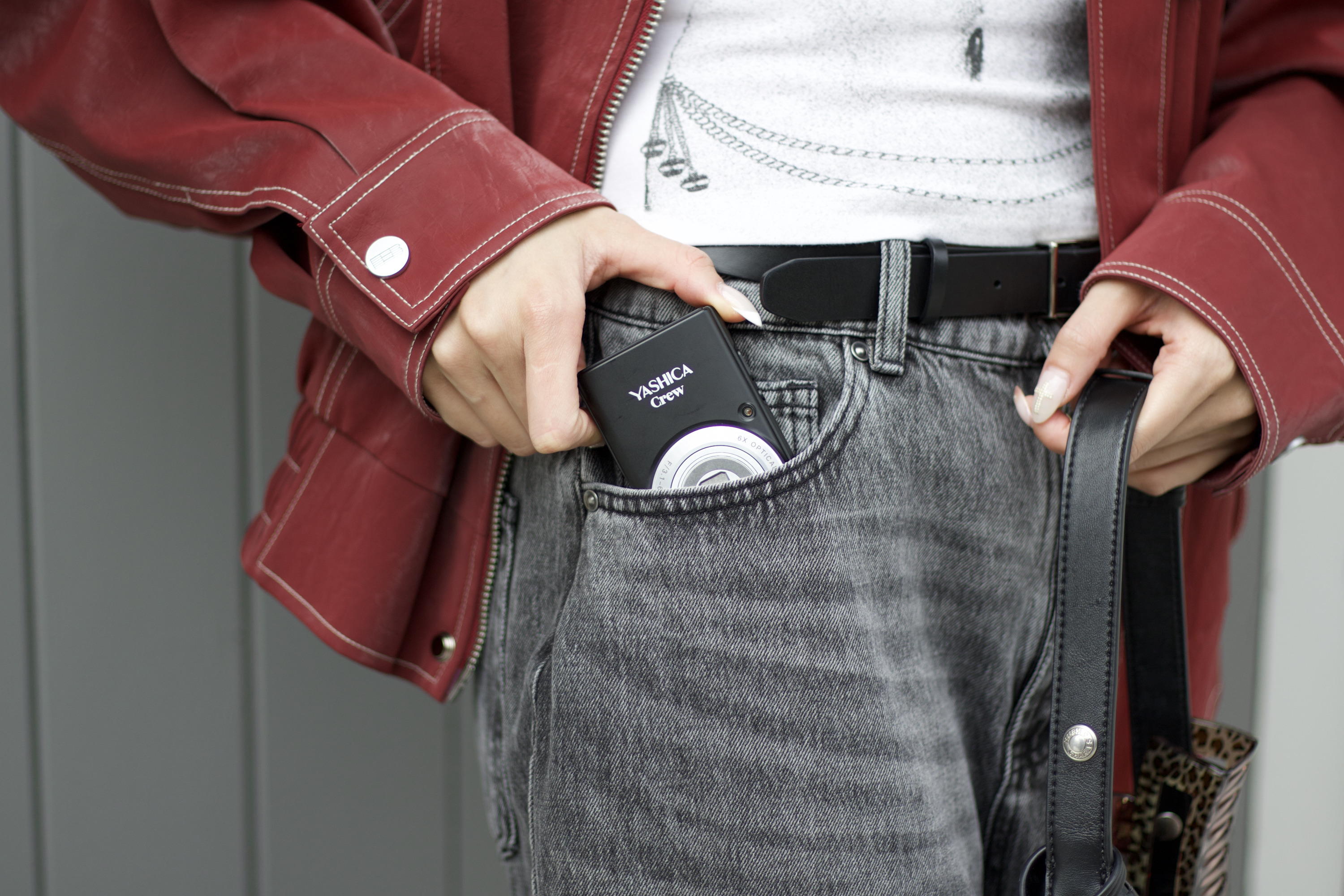 Yashica Crew: Máy ảnh compact Y2K cho Gen Z mê vibe lo-fi