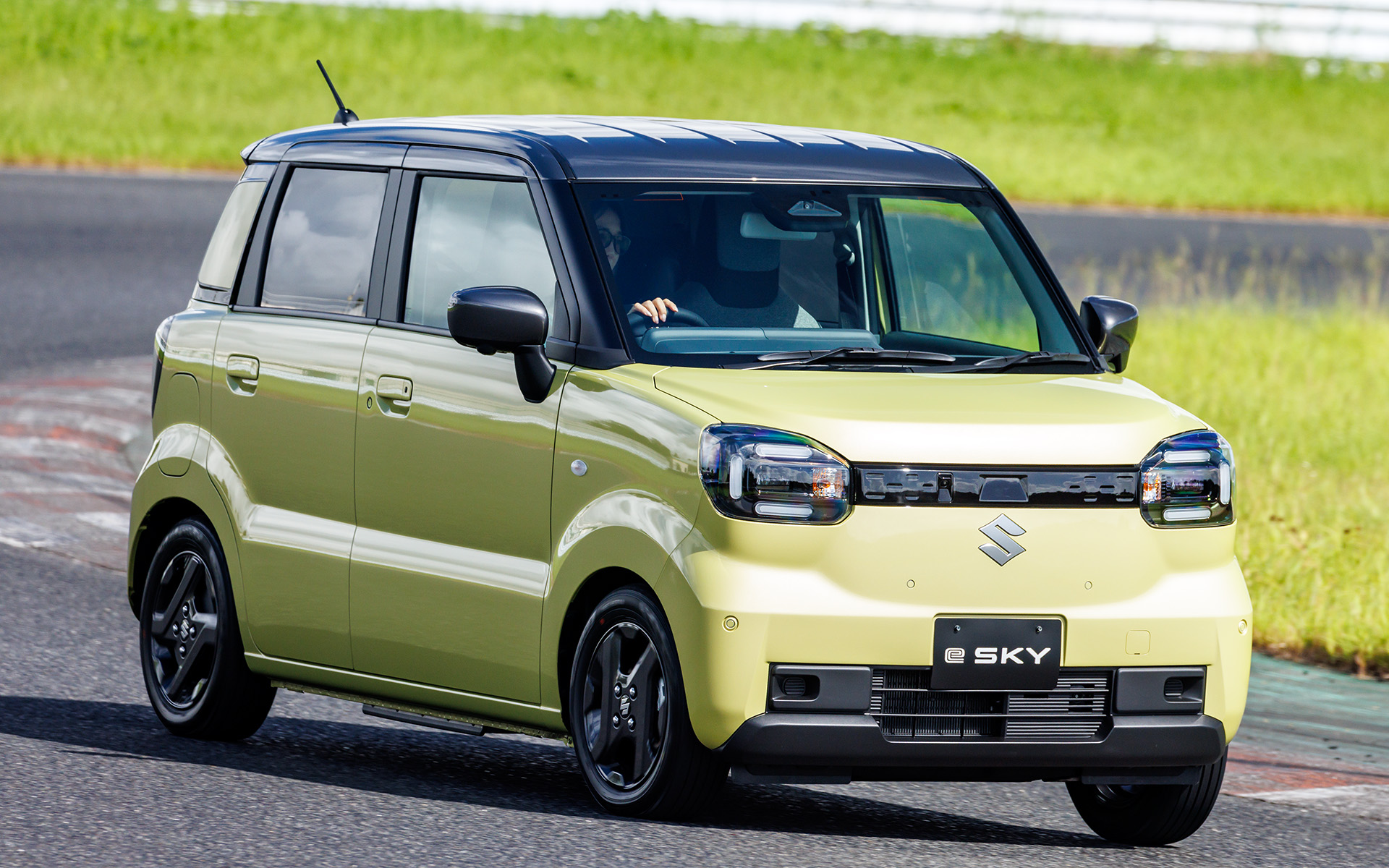 Suzuki eSky mini-EV: đối trọng mới của VinFast VF 3?