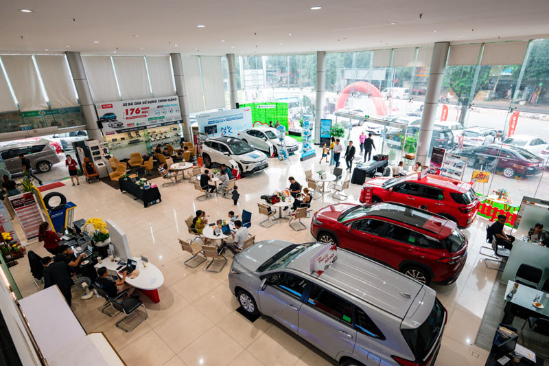 Toyota khuyến mãi lớn tháng 10 cho dòng xe hybrid