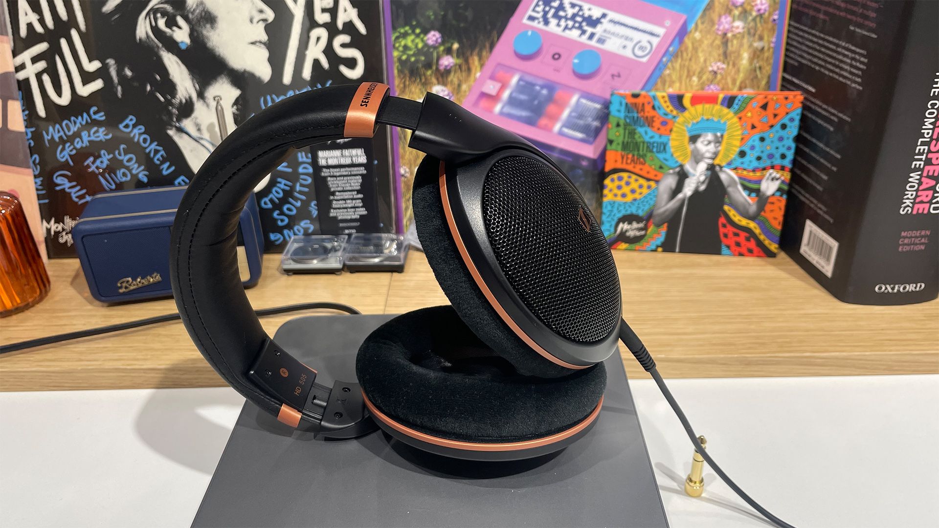 Tai nghe Sennheiser HD 505 và IE 200: lựa chọn tốt nhất để bắt đầu chơi audiophile