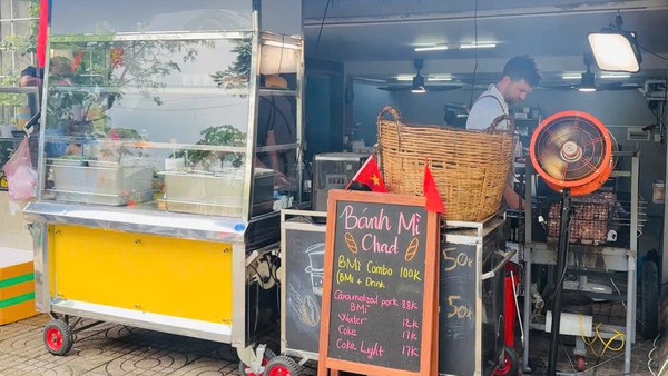 Ram it và bánh mì nước ngoài: Ẩm thực đường phố viral trên mạng xã hội