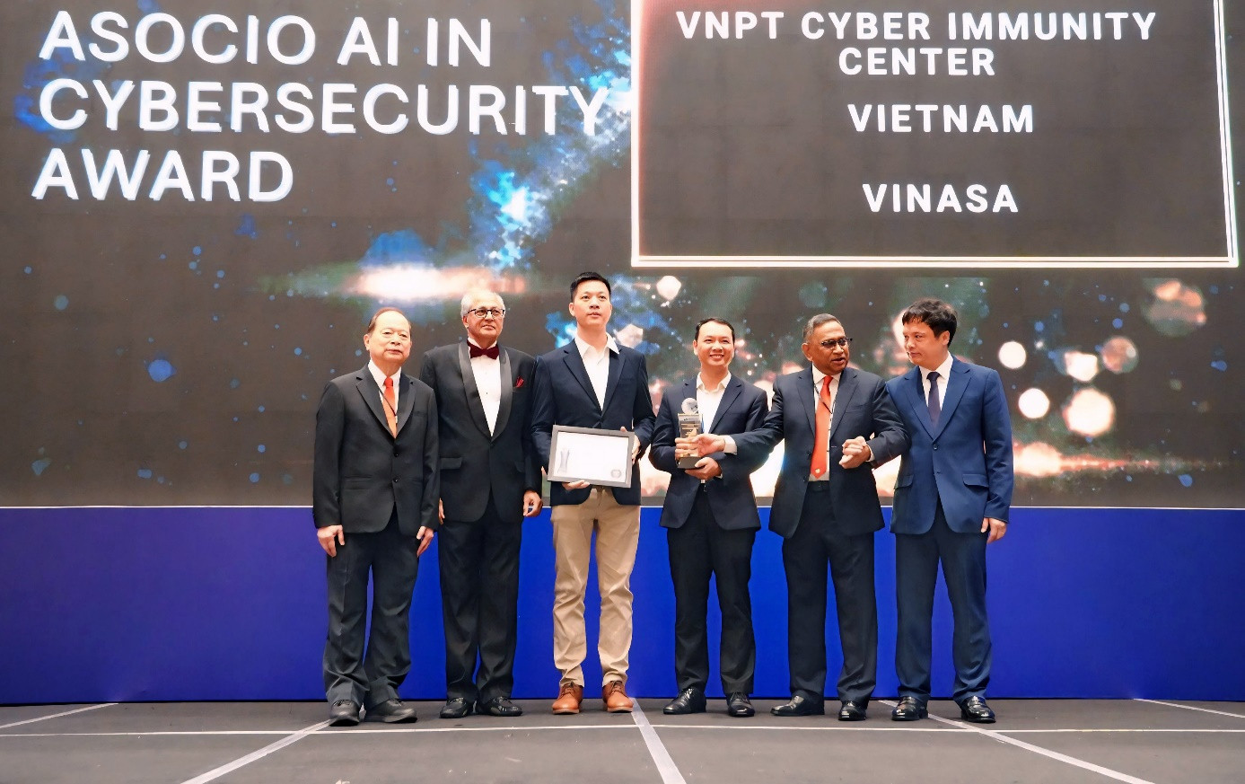 10 giải thưởng ASOCIO: AI Việt Nam từ phòng lab ra đời sống