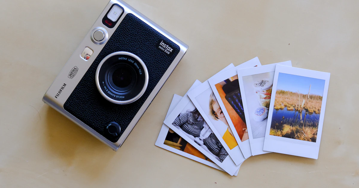 Polaroid Mod vs Instax mini: đâu là máy ảnh instant retro đáng chọn?