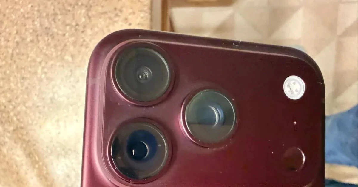 iPhone 18 Pro bay màu quanh cụm camera: lỗi lặp lại hay sự cố đơn lẻ?