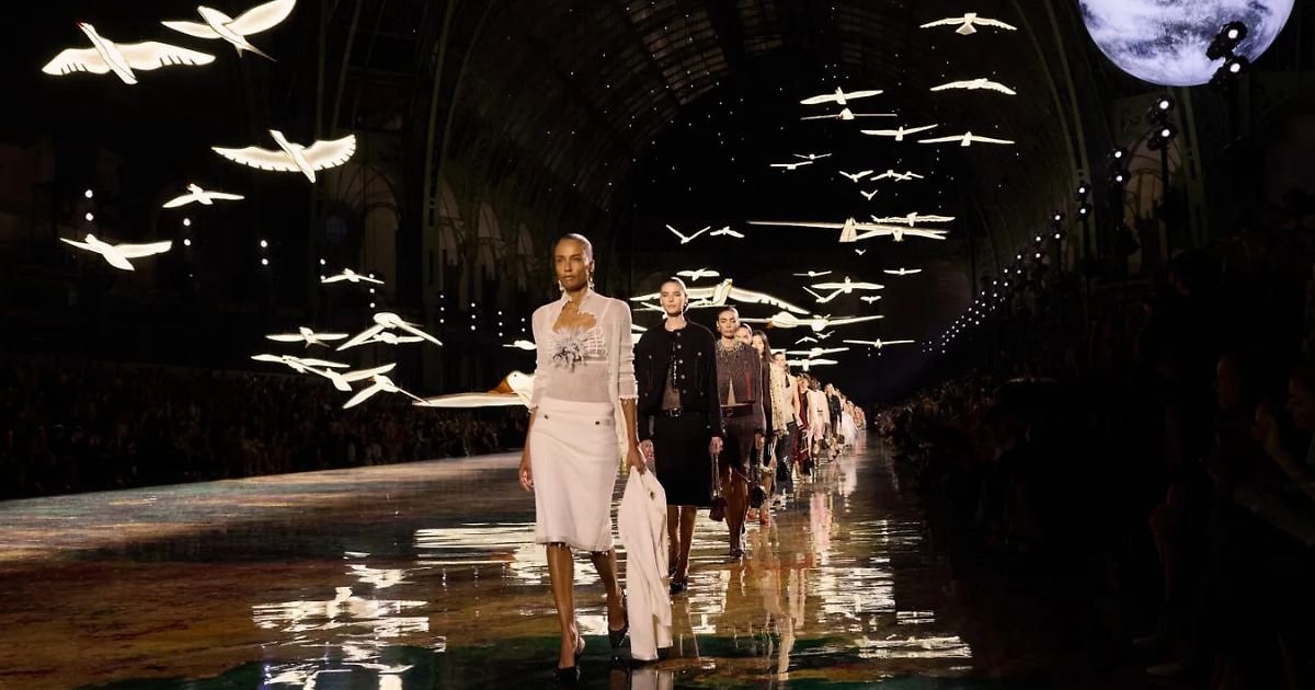 Chanel Xuân-Hè: Matthieu Blazy và đôi cánh Gabrielle